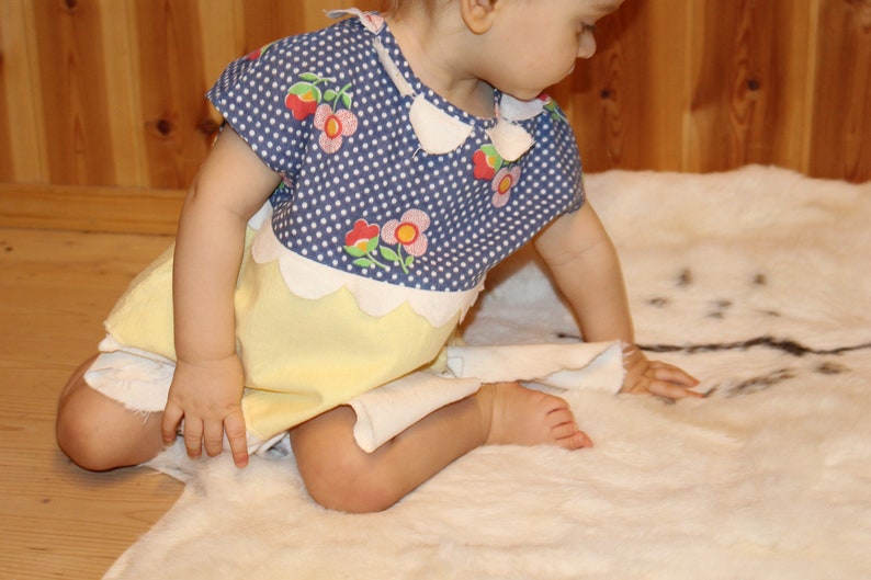 Vintage handmade flower dress for babies 1 T 2 T Toddlers dress Flannel girls dress Daisy dress for kids play Kindergarden play dress