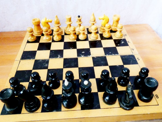 Jeu D'échecs Vintage En Bois Massif, Fabrication Soviétique URSS, Années 1970