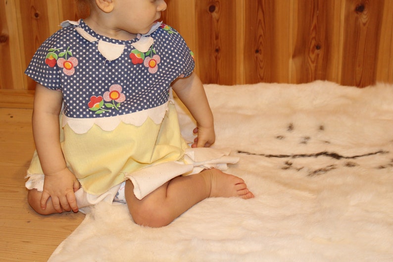 Vintage handmade flower dress for babies 1 T 2 T Toddlers dress Flannel girls dress Daisy dress for kids play Kindergarden play dress
