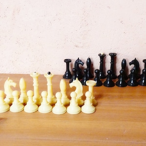 Ensemble complet de petites pièces d&#39;échecs magnétiques, cadeau de pièces d&#39;échecs vintage pour joueur d&#39;échecs