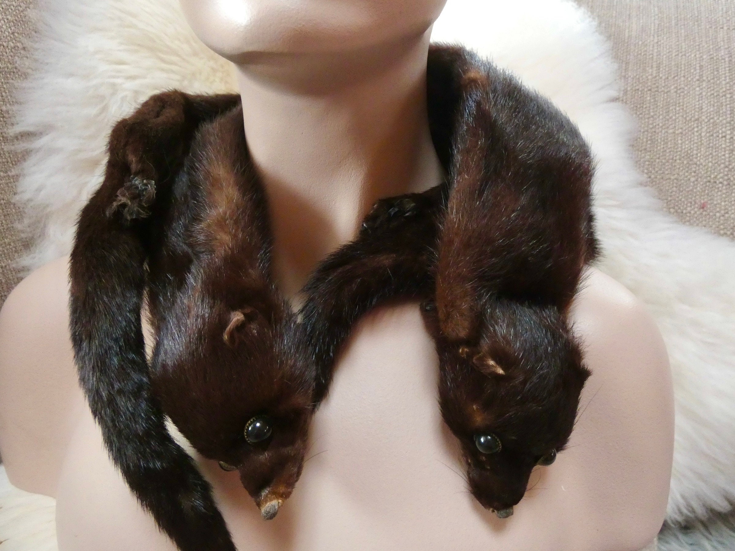 目付き黒ミンク毛皮セット 本物のミンクの光沢のある毛皮 動物の皮