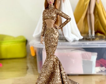 golden glitter dolls