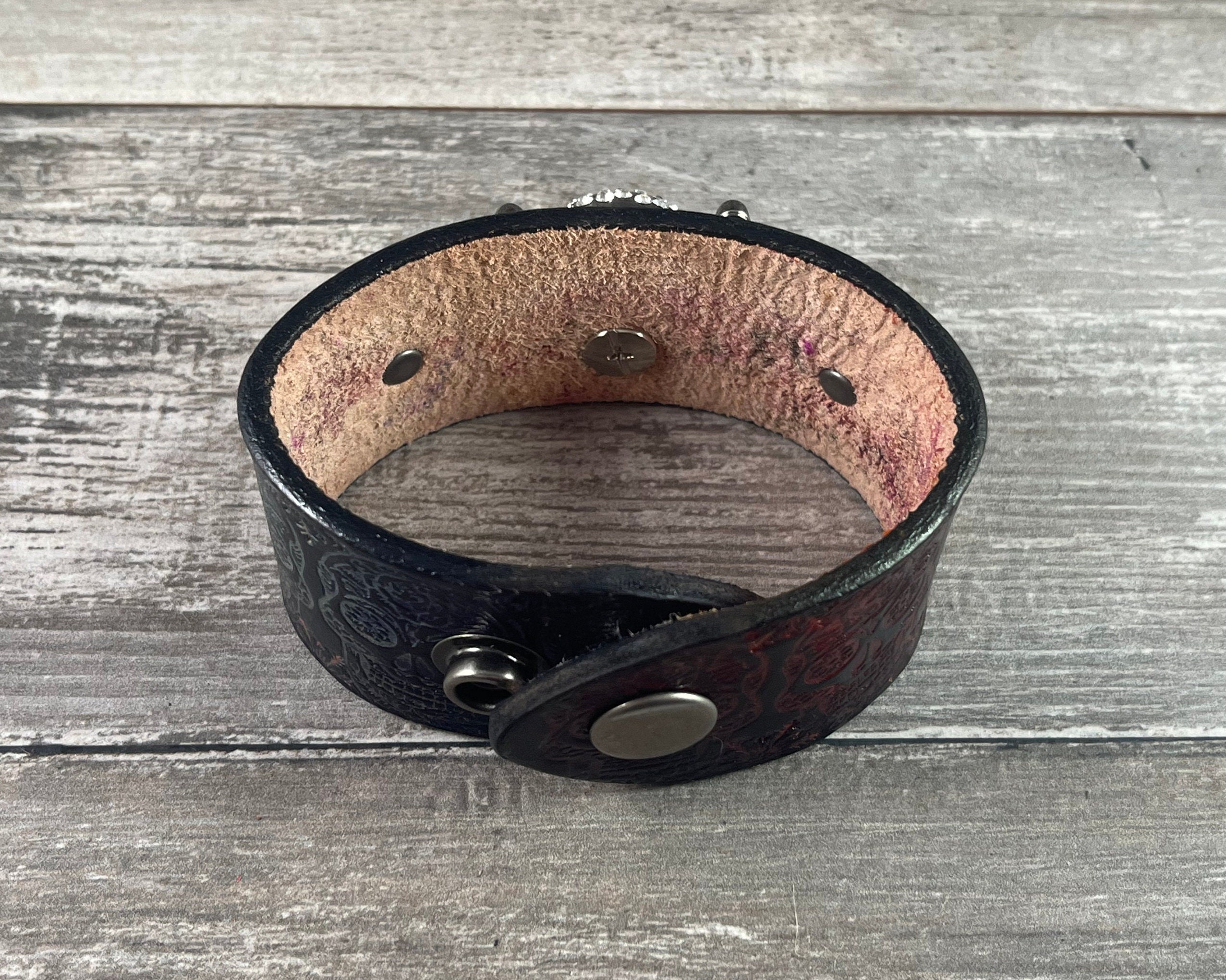 Leather wrist store cuff meaning