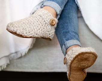Pantoufles en tricot de laine mélangée pour femmes avec semelles en cuir. Confort chaleureux et douillet