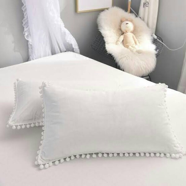 Coton décoratif indien exclusif de couleur blanche avec pompon Tassal Euro Shams, housse de coussin, taies d'oreiller, toutes les tailles disponibles @ 2 pièces ensemble