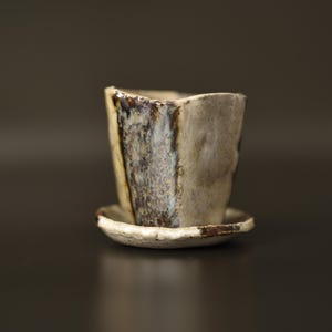 Ręcznie robiona doniczka Raku z podstawką, fasetowana doniczka ceramiczna w kolorze białym, turkusowym i fioletowym, doniczka Wabi Sabi na sukulenty, geometryczna doniczka.