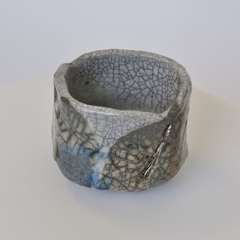 Big Asymmetric Whitegray Chawan With Azure and Light Orange Smears. A