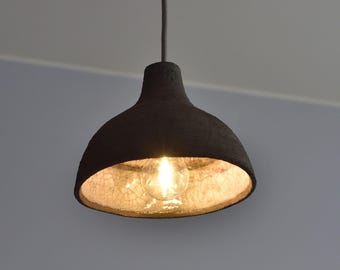 Keramische Raku-hanglamp: gesneden textuur, wit craquelé glazuur