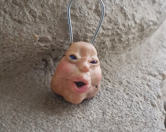 feo y lindo sorprendido Sr. Jon, extraño colgante