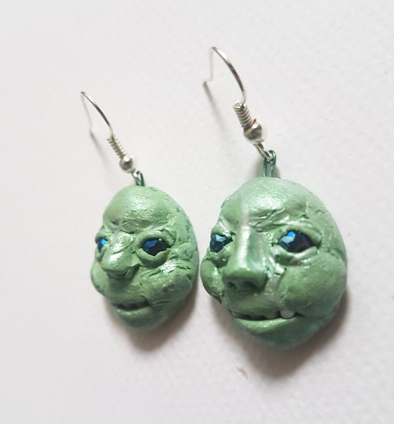 green smiling people
