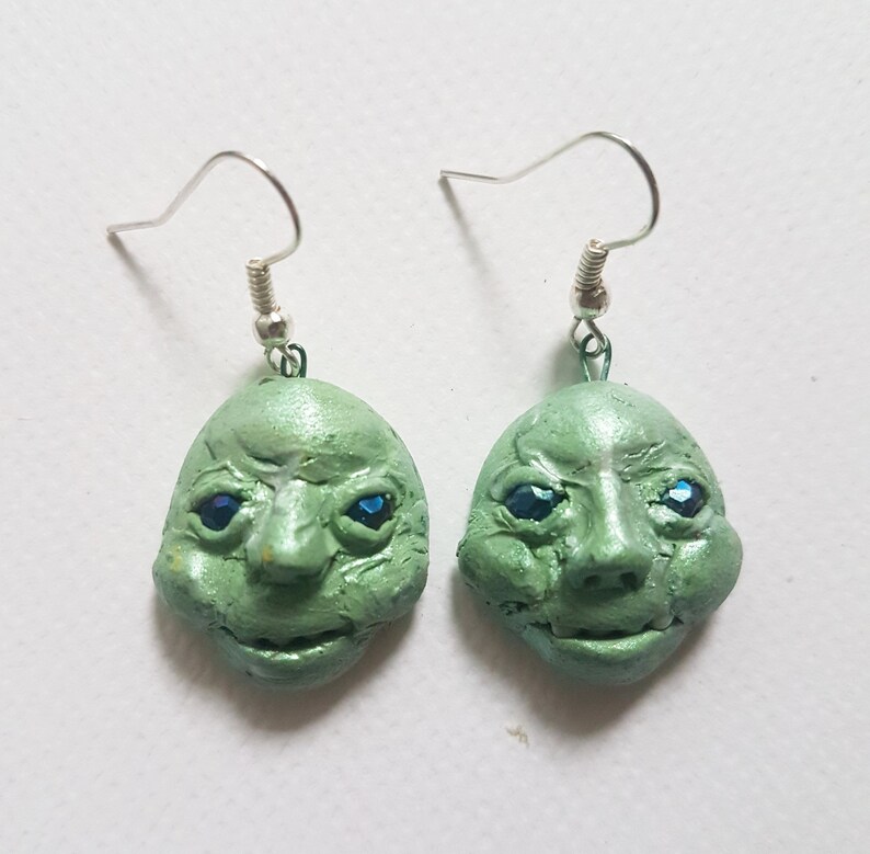 green smiling people