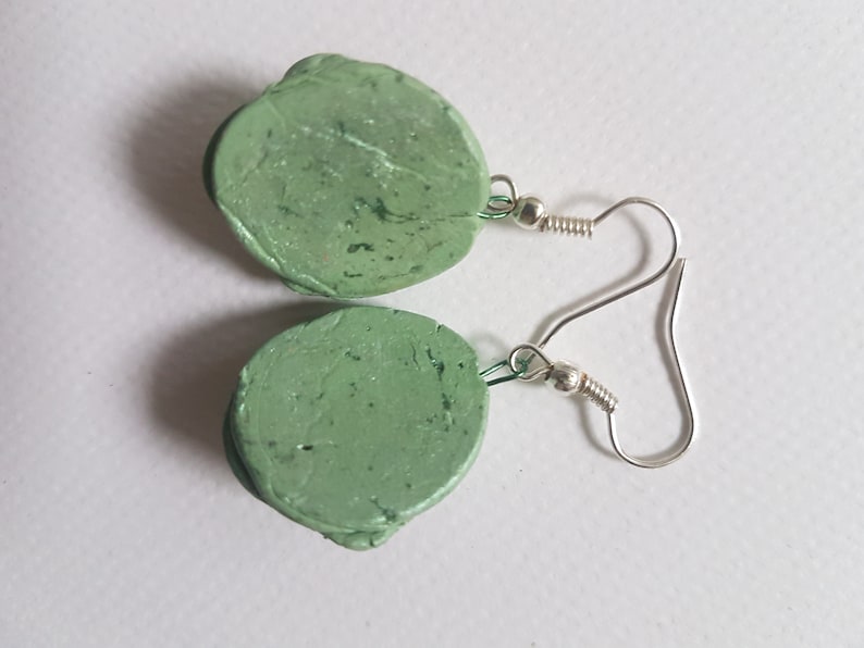 green smiling people