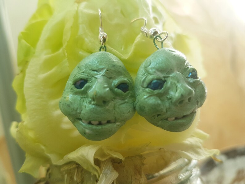 green smiling people