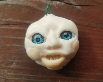 Marceline - Entzückend Hässlich: Seltsamer Puppenkopf mit realistischen Augen, Tzeentch