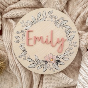 Plaque nominative florale | Faire-part de naissance | Plaque d&#39;arrivée de bébé | Nouveau cadeau pour bébé | Décoration florale pour chambre de bébé