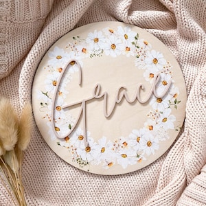Plaque nominative florale | Faire-part de naissance | Plaque d&#39;arrivée de bébé | Nouveau cadeau pour bébé | Décoration florale pour chambre de bébé | Décoration de chambre de bébé marguerite