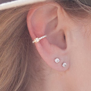 Manguito para la oreja con Zirconia Cúbica Cuadrada Vermeil de Oro o Plata de Ley (sin necesidad de perforación)