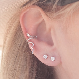 Puño para la oreja con forma de caracol y serpiente en plata de ley 925 Puño para la oreja con forma de caracol y serpiente en plata de ley o bañado en oro (no necesita perforación)