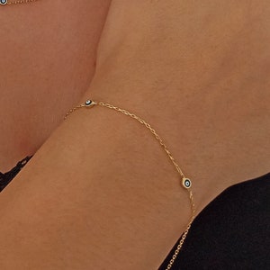 Bransoletka ze złota 14K Evil Eye, emaliowana turecka bransoletka ochronna Evil Eye, stylowa złota bransoletka Tiny Greek Eye Prezent dla mamy lub prezent urodzinowy