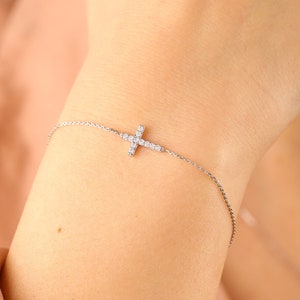 18K Solid Gold Kreuz Armband, seitlich Kreuz Diamant Armband, 14K Gold Kreuz Armband mit CZ Steinen Weihnachtsgeschenk, Konfirmationsgeschenk