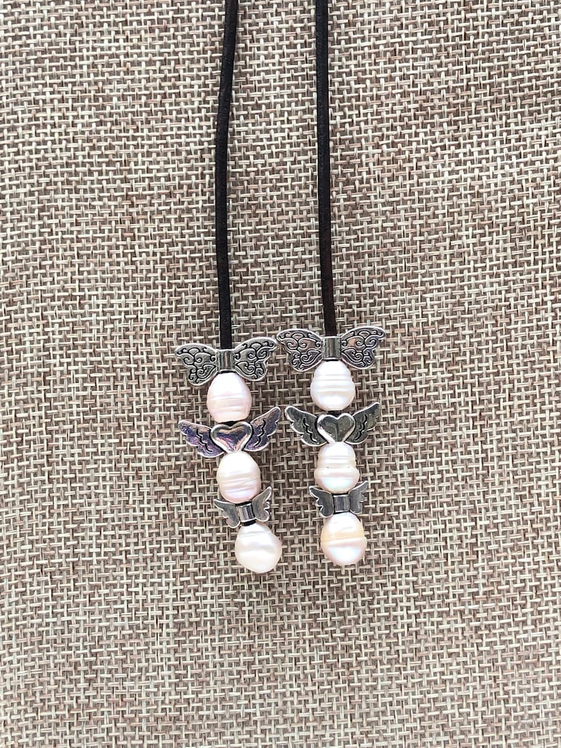 Leather and Freshwater Pearl Choker Y necklace.