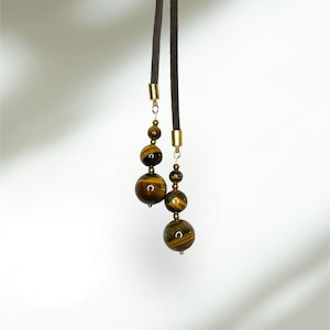 Collier Lariat oeil de chat marron en cuir/daim. image 2