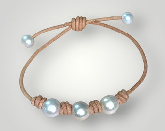 Leather and Pearl bracelet with slide knot.