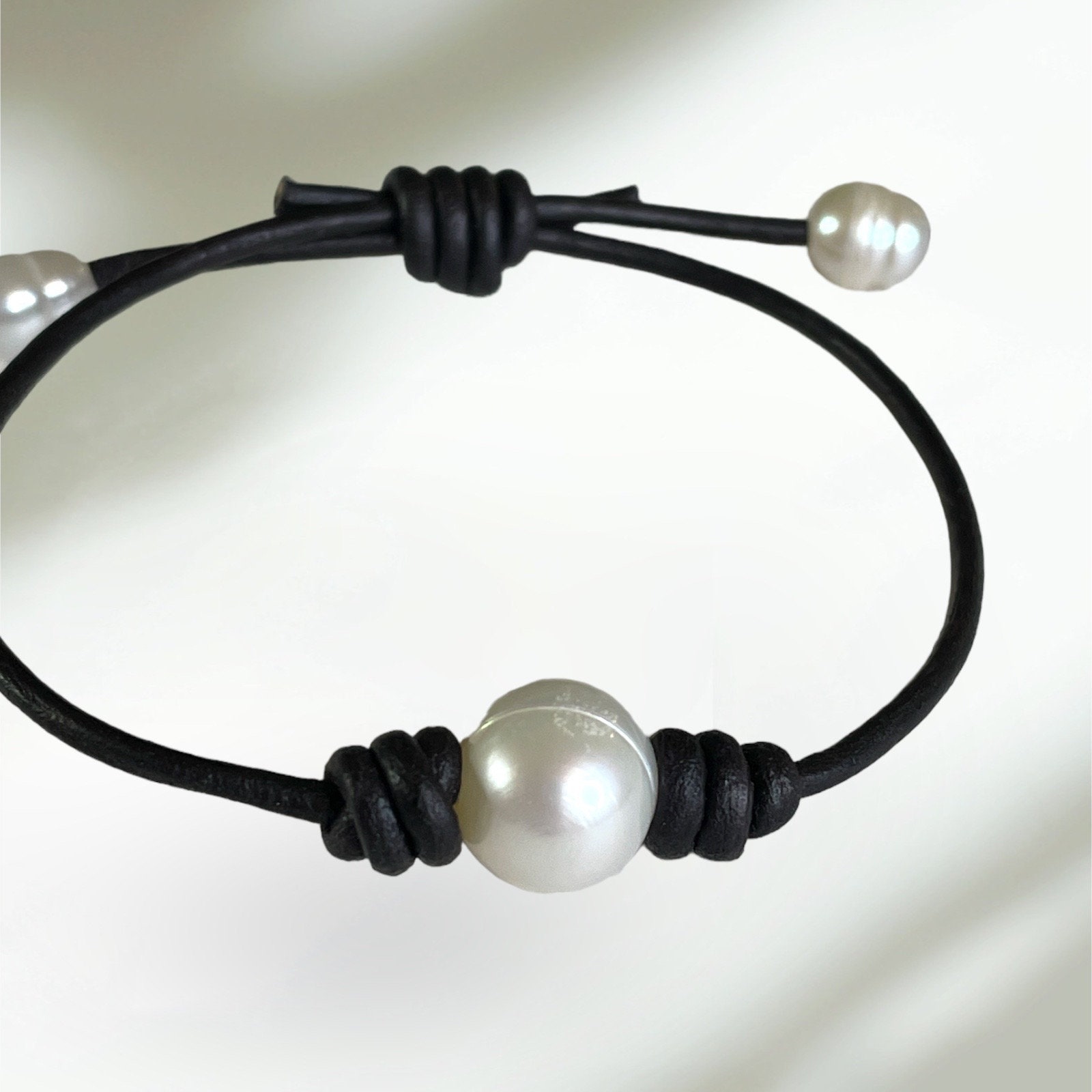 Aobei Pearl, Handmade Brown leather Cord & Freshwater Pearl Bracelet