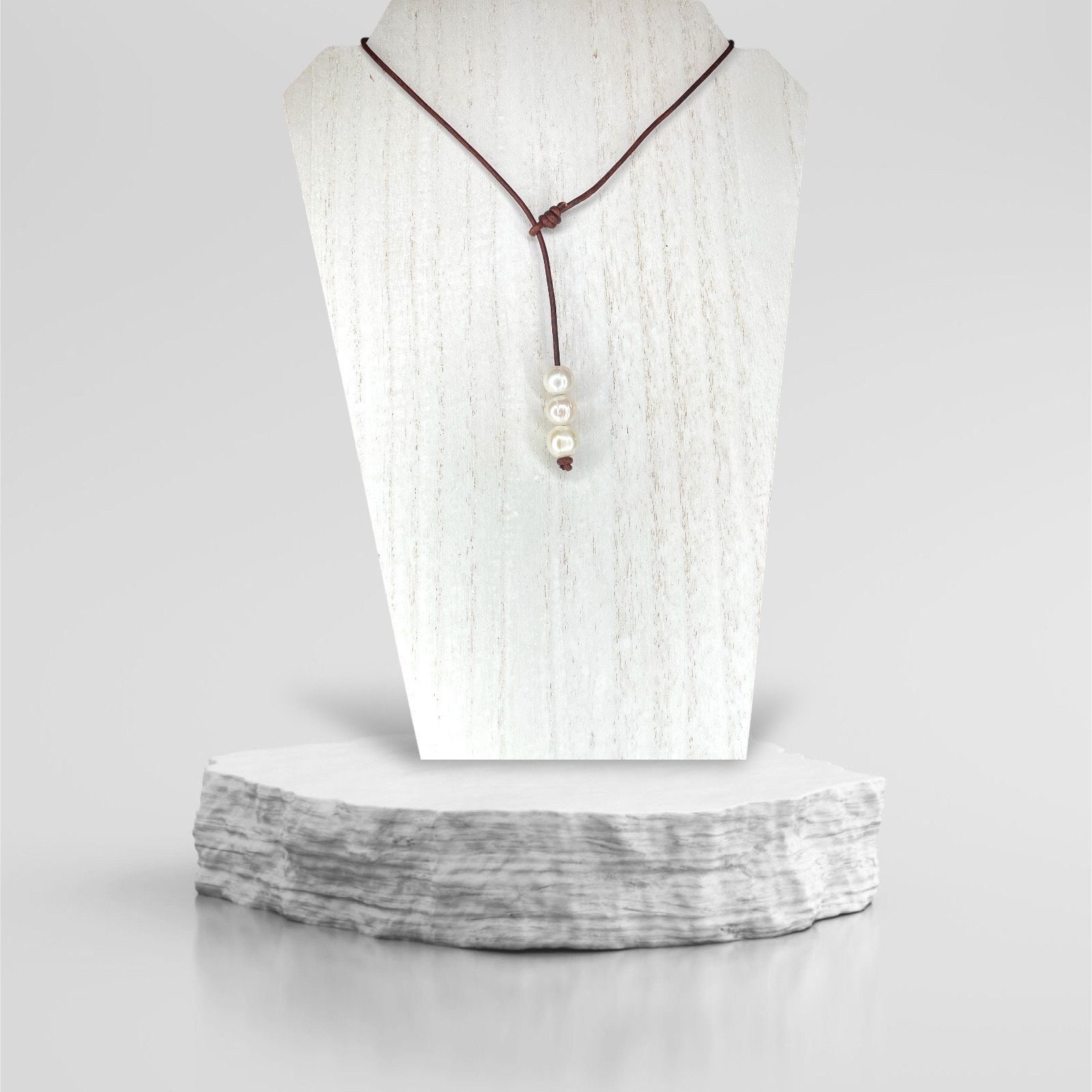 Perla Bronze Pearl Cherry Blossom Agate Tablet Pendant Lariat Necklace