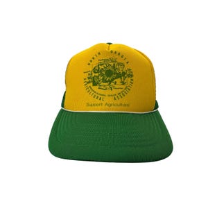 Gorra de camionero vintage de la Asociación Agrícola de Dakota del Norte, verde y amarilla, con cierre ajustable.