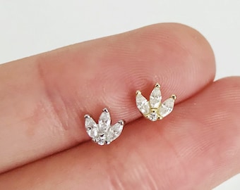 Mini leaves stud earrings, leaf stud earring, small stud earrings, crystal stud earrings