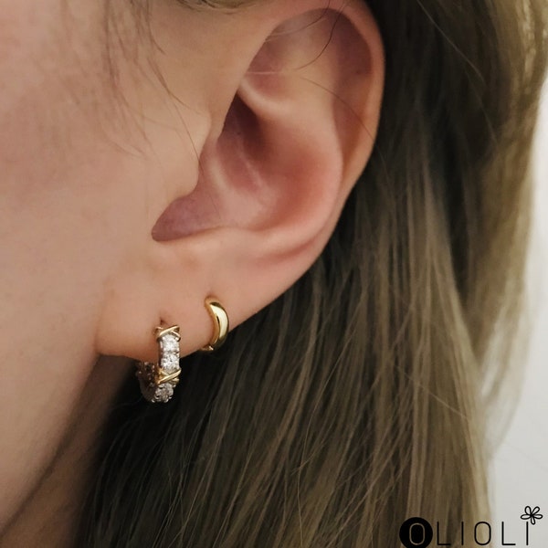 Crystal hoop earrings, cz huggie hoops, creolen gold , mini creole