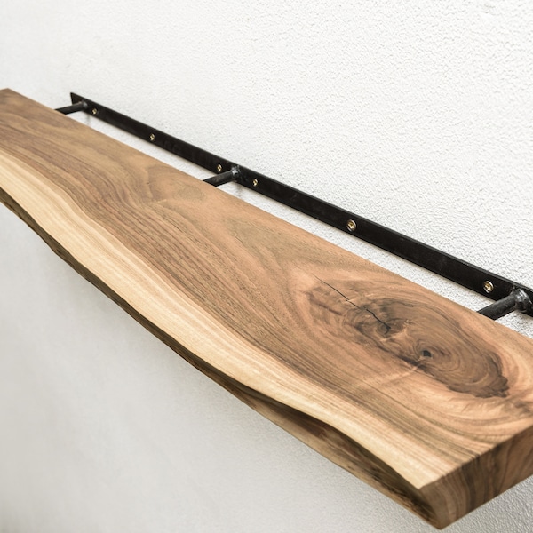 Rustikales schwebendes Regal aus Walnussholz, Live Edge Holz, Sondergrößen