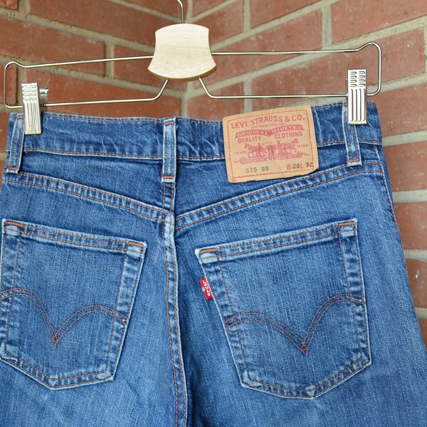 Vintage LEVI'S 525 high waisted Flared Jeans indigo blue // W28 L32