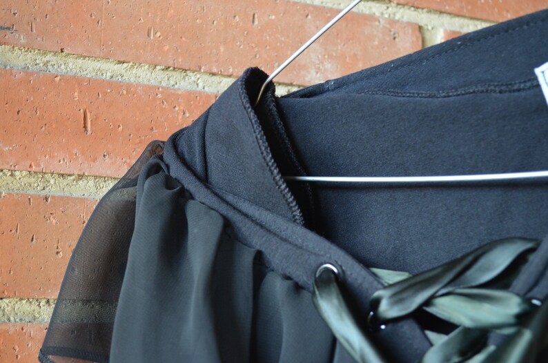 90s VictorianNew Romantic chiffon Ruffled collar with satin laces Black Top