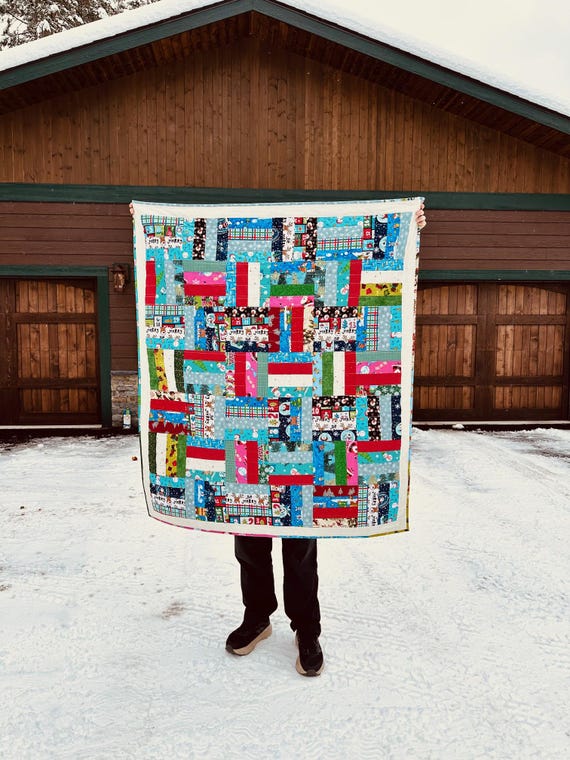 Happy Christmas Lap Quilt ~ FREE SHIPPING ~ 50 x 56 ~ Ready to Ship from Montana!