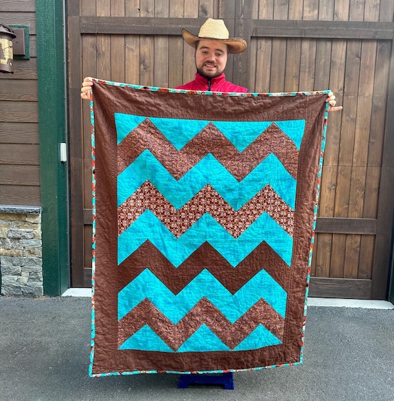Big Sky ZigZag Lap Quilt ~ FREE SHIPPING ~ 45 x 58 ~ Reversible ~ Finished Quilt Ready to Ship from Montana!