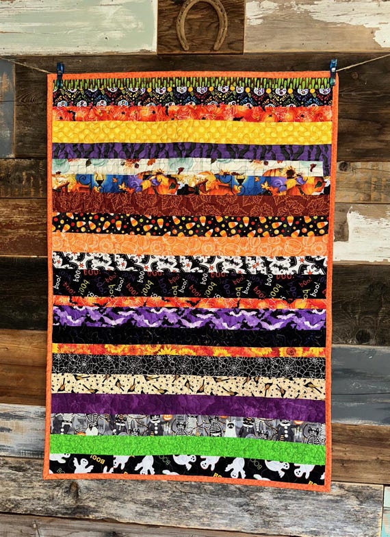 Halloween KennelKwilt or Wall Hanging ~ FREE SHIPPING ~ Awesome Pet Blanket or Seat Cover ~ Measures 36 x 26