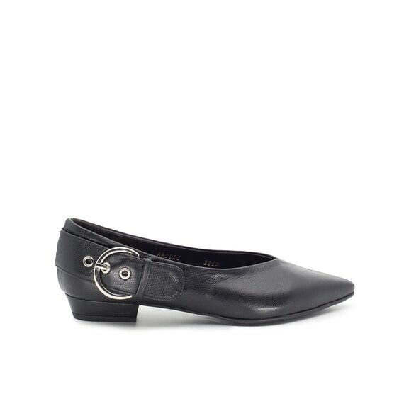 black stylish flats