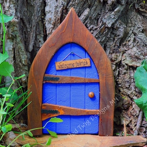 Porte/fenêtres féerique, à personnaliser en option, bleu, style hobbit/gnome/fantastique, fait main avec du bois de récupération, intérieur/extérieur, résistant aux intempéries