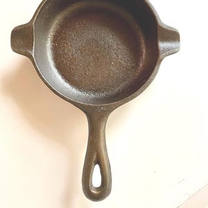 Wagner Ware 1050A Cast Iron Ashtray/Mini Skillet