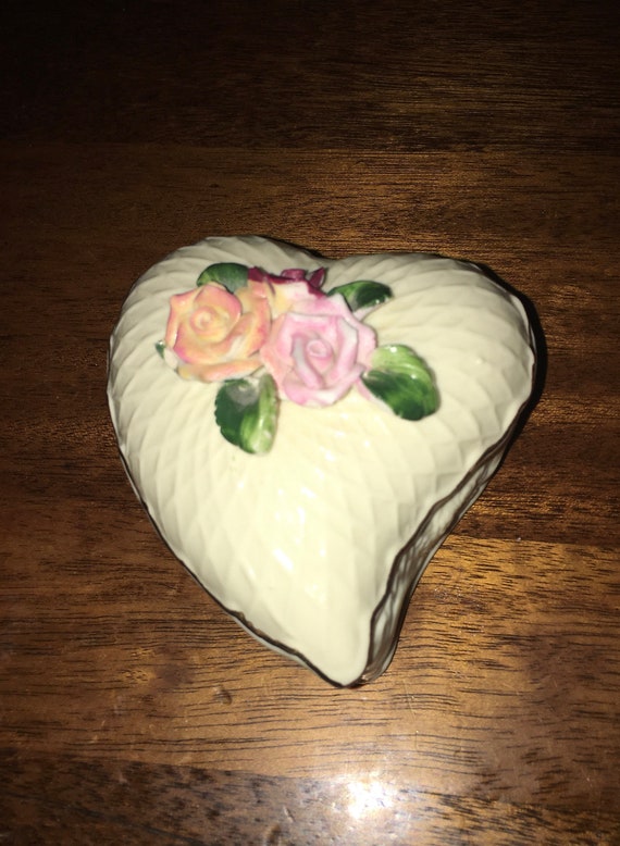 PorcelanHeart shape trinket dish with lid and flowers