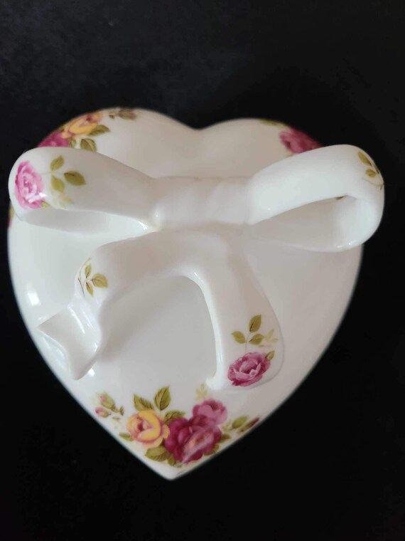 Vintage Cottage Rose Collection Heart Box   LH