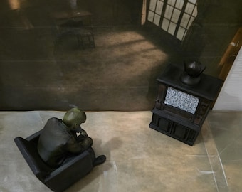 Silent Hill 2 James Sunderland  Diorama Scene – 3D Printed & Airbrushed TV Room Display