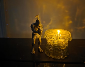 Oddworld: Abe’s Oddysee – Abe Figure Display with Flickering Yellow LED Tea Light (Removable)
