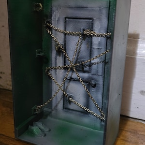 Silent Hill 4 the room Don't Go out geketende deur model airbrush