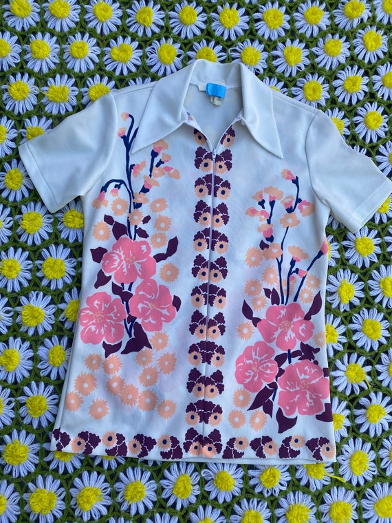 Vintage 1970s dagger floral blouse