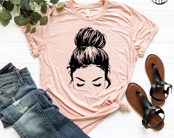 Camisetas con gráficos de moño desordenado, camiseta con moño desordenado, regalo para mamá, cabello desordenado, mamá con moño desordenado, camiseta con moño desordenado para mujer