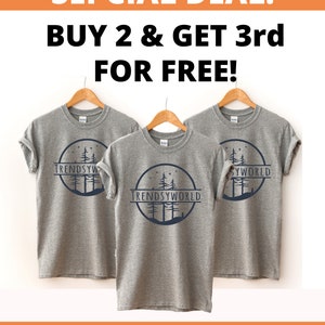 Puede incluir: Tres camisetas grises con una escena de bosque y el texto "TRENDSYWORLD" impreso en la parte delantera. La imagen incluye el texto "SEPCIAL DEAL! BUY 2 & GET 3rd FOR FREE!" y "USE COUPON CODE: SPECIAL3".