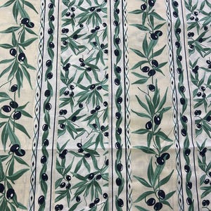 Tissu / fabric/ largeur 148cm./ fleuri esprit provençal / made in France / Provence / motif olives / coton / patchwork / deco